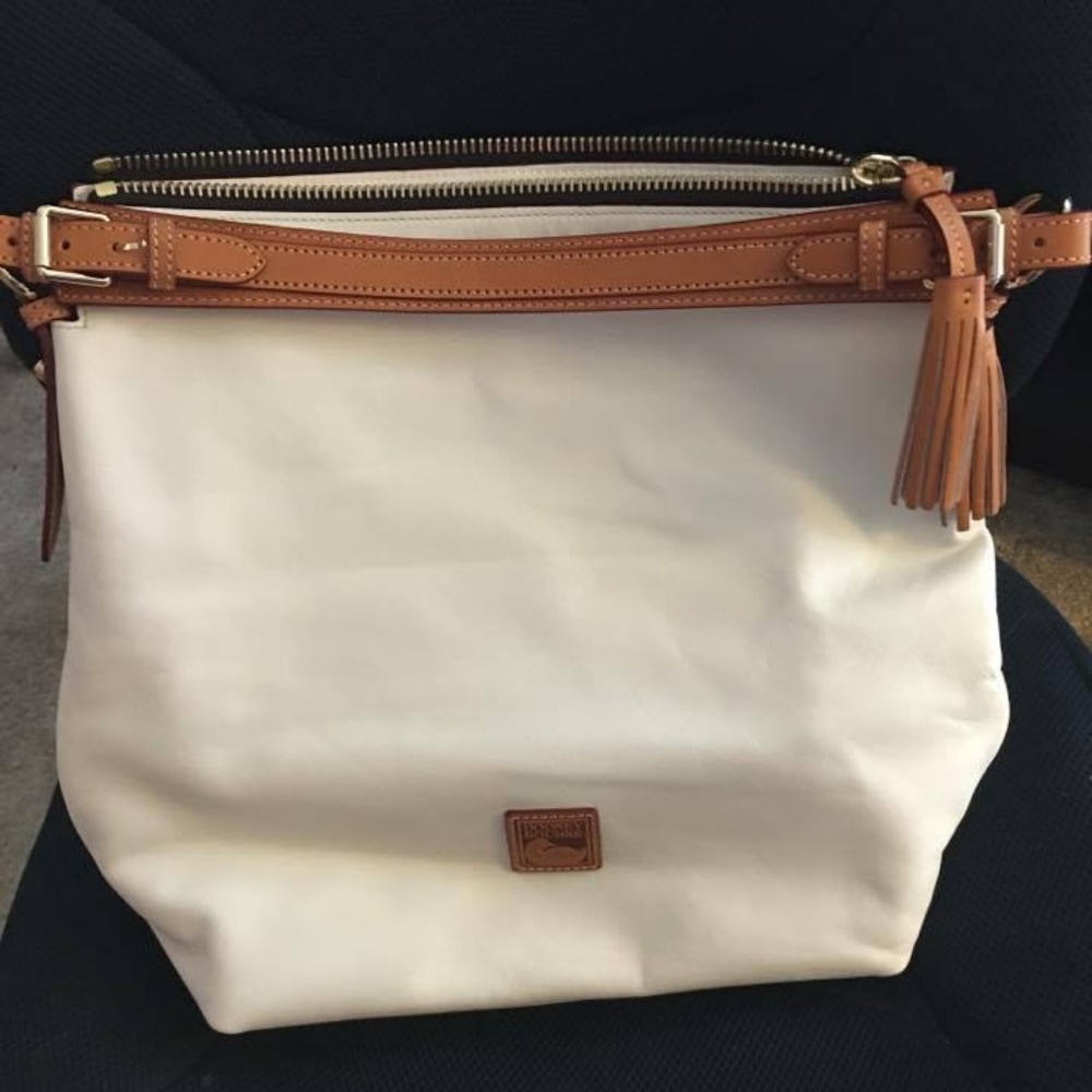 Authentic Brand New Dooney & Bourke Shoulder Bag - Picture 3 of 5